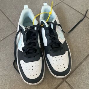 Nike Men's Black and White and blue Sneakers 7